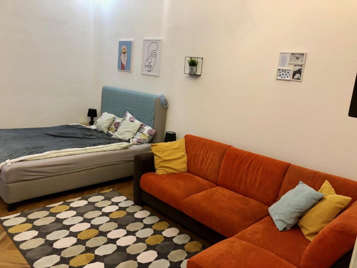 The Poet's Apartamento *
